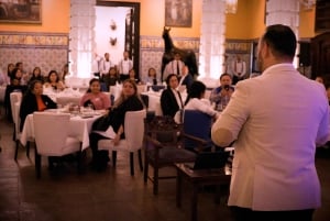 Cena con spettacolo folcloristico al ristorante Casa Tambo