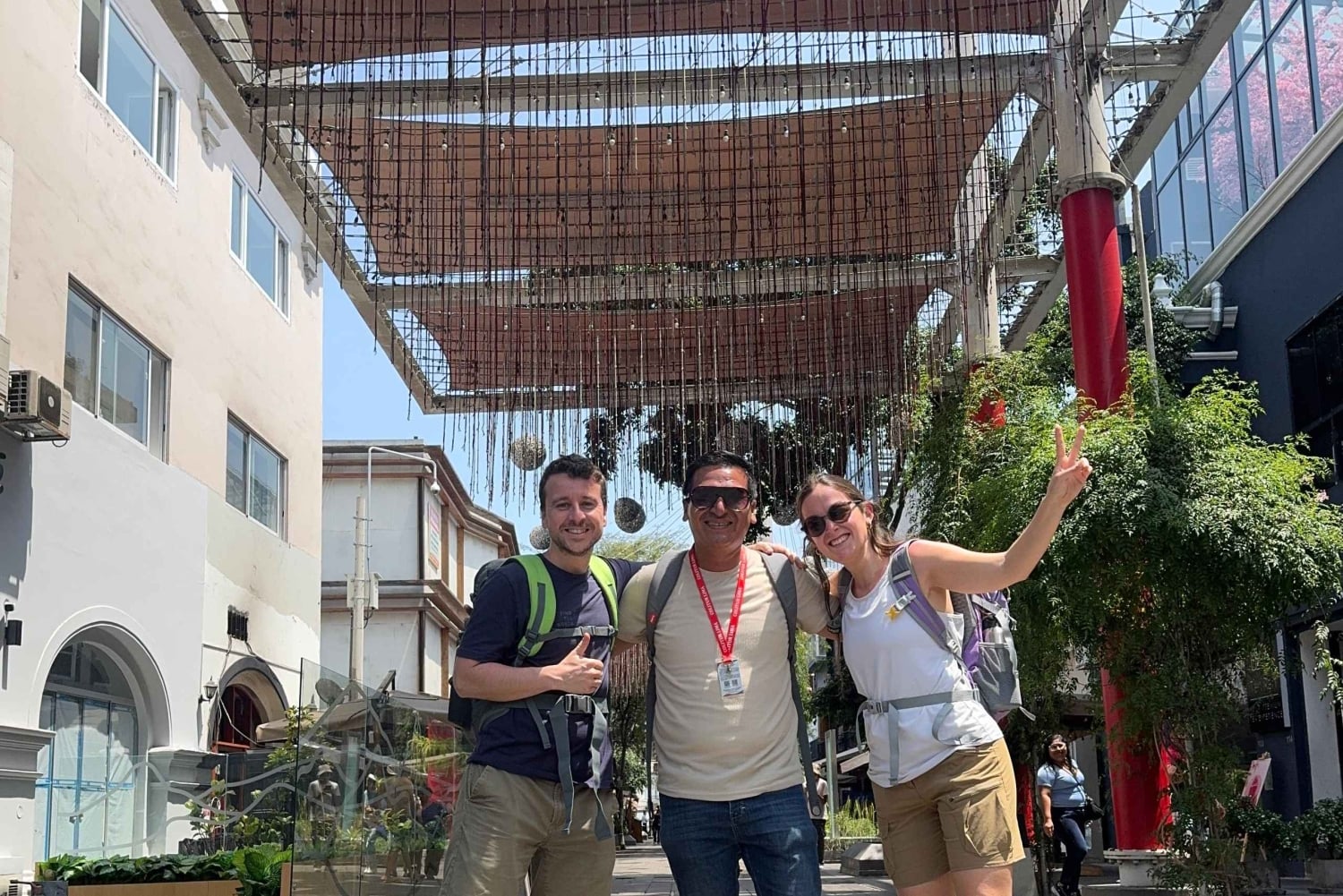 Enjoy Miraflores on foot: Huaca Pucllana, Kennedy Park, Parque del Amor