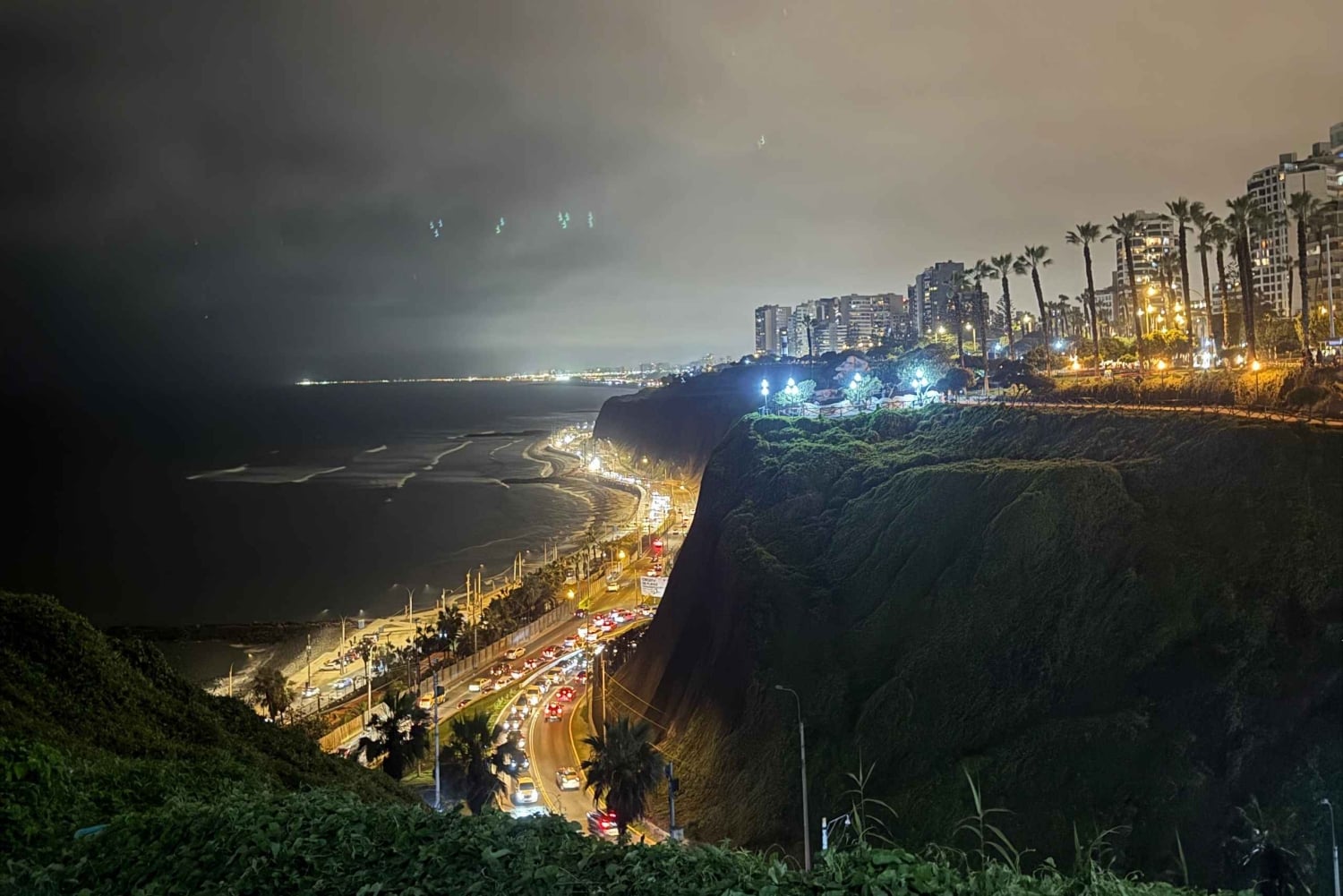 Enjoy Miraflores on foot: Huaca Pucllana, Kennedy Park, Parque del Amor