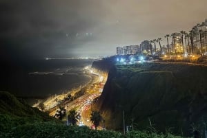Enjoy Miraflores on foot: Huaca Pucllana, Kennedy Park, Parque del Amor