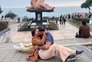 Enjoy Miraflores on foot: Huaca Pucllana, Kennedy Park, Parque del Amor