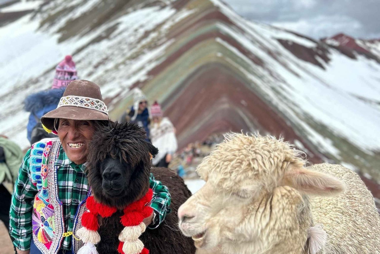 Cusco en dag: Tour Rainbow Mountain & Red Valley opcional