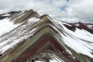 Cusco Un Día: Tour Montaña Arco Iris y Valle Rojo opcional