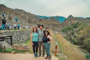Von Aguas Calientes aus: Machu Picchu Eintritt und private Tour