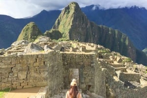 Von Aguas Calientes aus: Machu Picchu Ticket, geführte Tour & Bus