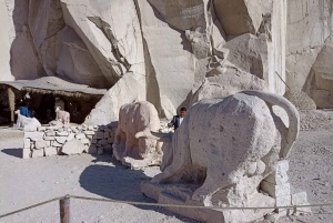 From Arequipa: Anashuayco Guided Tour with Stone Carving