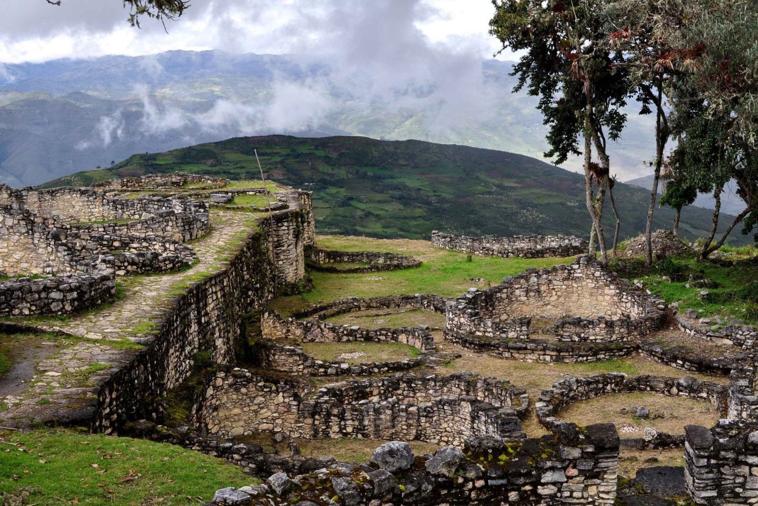 Från Cajamarca: 2-dagars utflykt till Kuélap och museet med mumier från tiden före inkaerna.