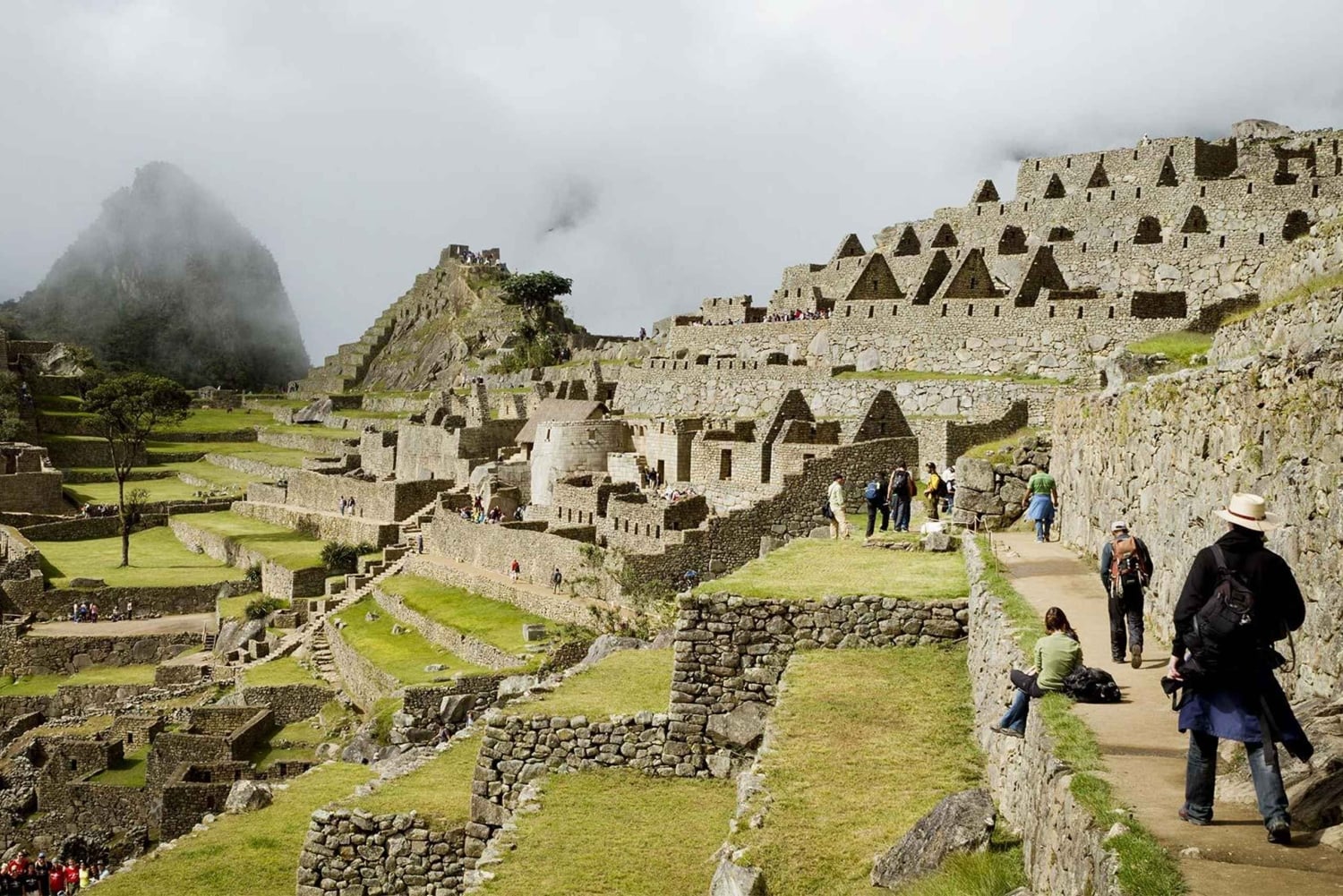 From Cusco: 2 days tour to Machu Picchu and Rainbow Mountain