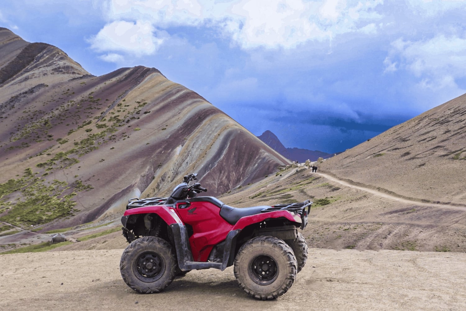 Depuis Cusco : quad à la Montagne Arc-en-ciel ou à la Vallée Rouge avec repas
