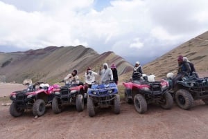 Depuis Cusco : quad à la Montagne Arc-en-ciel ou à la Vallée Rouge avec repas