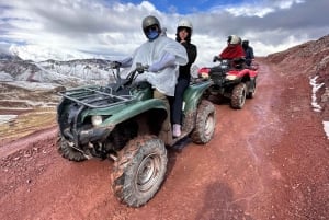 Depuis Cusco : quad à la Montagne Arc-en-ciel ou à la Vallée Rouge avec repas