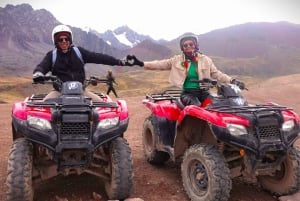 Depuis Cusco : quad à la Montagne Arc-en-ciel ou à la Vallée Rouge avec repas