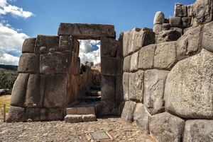 From Cusco: Day Tour Cusco, Sacsayhuaman & Tambomachay