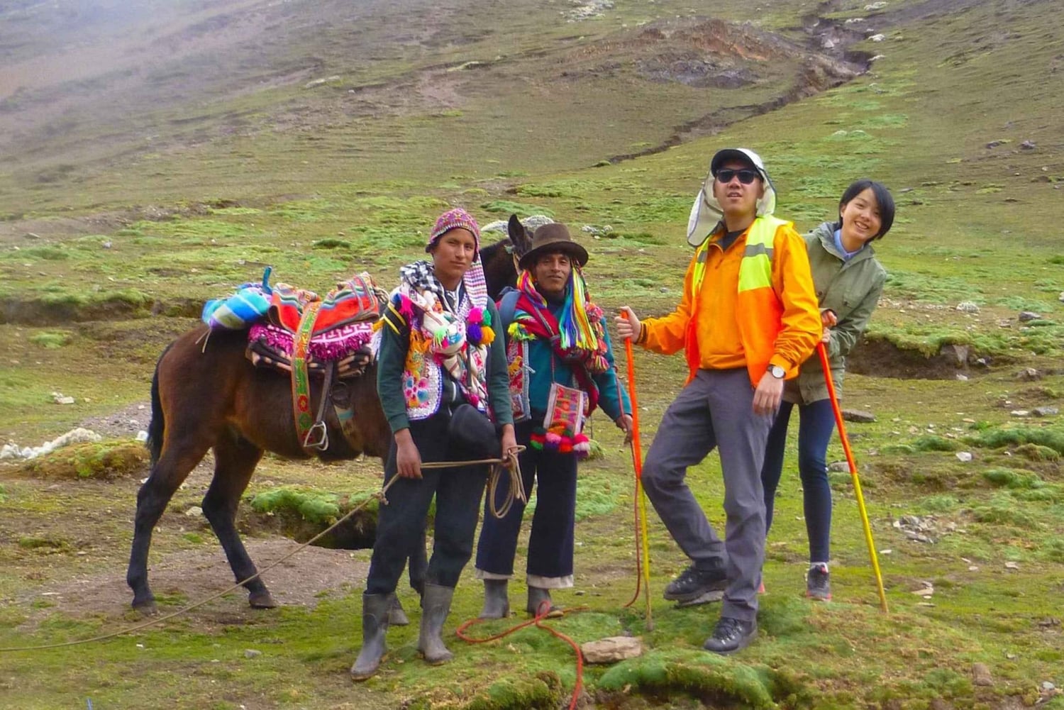 Desde Cusco: Excursión de un día a la montaña de colores y traslado a Puno