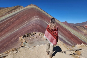 Von Cusco aus: Ganztagestour zum Regenbogenberg und zum Roten Tal