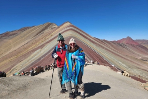 Von Cusco aus: Ganztagestour zum Regenbogenberg und zum Roten Tal