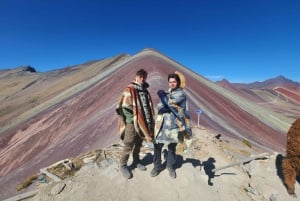 Von Cusco aus: Ganztagestour zum Regenbogenberg und zum Roten Tal