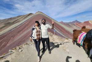 Von Cusco aus: Ganztagestour zum Regenbogenberg und zum Roten Tal