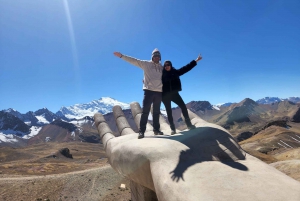 Von Cusco aus: Ganztagestour zum Regenbogenberg und zum Roten Tal