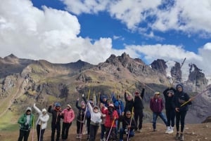 From Cusco:Hike toVINICUNCAmountain with natural Andean food