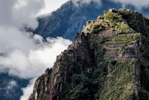 Cuscosta : Machu Picchu + Huayna Picchu vuori
