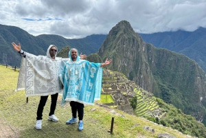 Cuscosta: Machupicchu kokopäiväretki tutkimusretkijunalla