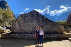 Cuscosta: Machupicchu kokopäiväretki tutkimusretkijunalla