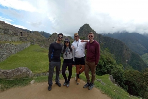 Cuscosta: Machupicchu kokopäiväretki tutkimusretkijunalla