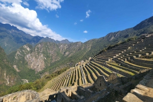 Cuscosta: Machupicchu kokopäiväretki tutkimusretkijunalla