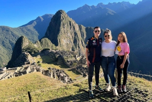 Cuscosta: Machupicchu kokopäiväretki tutkimusretkijunalla