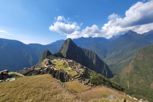 Cuscosta: Machupicchu kokopäiväretki tutkimusretkijunalla