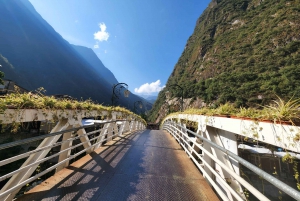 Cuscosta: Machupicchu kokopäiväretki tutkimusretkijunalla