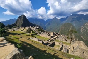 Cuscosta: Machupicchu kokopäiväretki tutkimusretkijunalla
