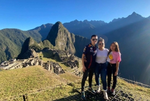 Cuscosta: Machupicchu kokopäiväretki tutkimusretkijunalla