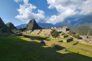 Cuscosta: Machupicchu kokopäiväretki tutkimusretkijunalla