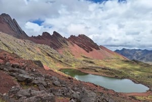Cuscosta: Cusco: Värien vuori ja punainen laakso mönkijöillä