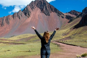 From Cusco: Pallay Punchu Hike and Raqchi Visit with Meals