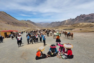 Cuscosta: Cusco: Sateenkaarivuori ja Punainen laakso