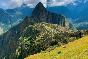 From Cusco: Travel to Machu Picchu with Vistadome train and private guide
