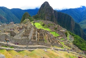 From Cusco: Travel to Machu Picchu with Vistadome train and private guide