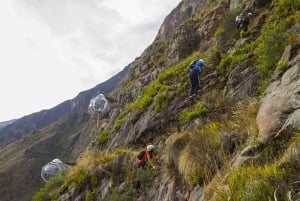 Fra Cusco: Via Ferrata og Sky Lodge Zipline