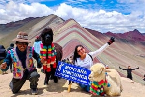 Fra Cusco: ATV til Rainbow Mountain eller Red Valley med måltid