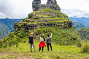 From Cusco: Waqrapukara Full-Day Tour with Breakfast