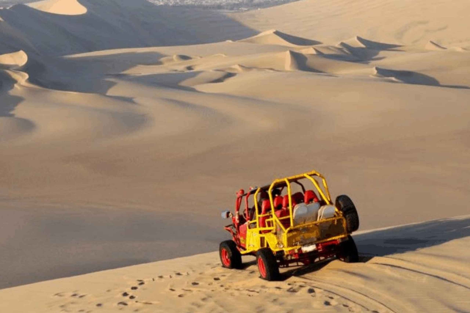 Van Huacachina: Zonsondergang + Sandboard en Buggy in de Duinen