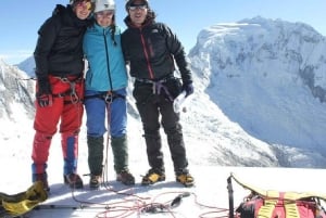 Fra Huaraz: Nevado Vallunaraju 2-dagers guidet tur med delt transport