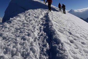 Fra Huaraz: Nevado Vallunaraju 2-dagers guidet tur med delt transport