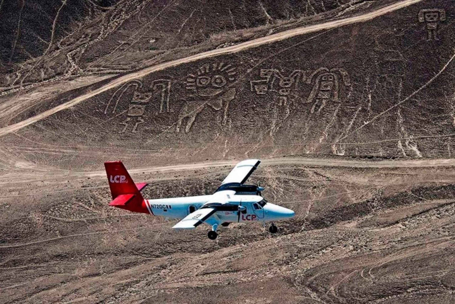 Från Nazca: Flygning i ett lätt flygplan över Nazca-linjerna