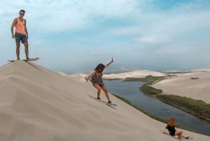 Fra Paracas: Mini buggy-tur og sandboarding ved Oasis