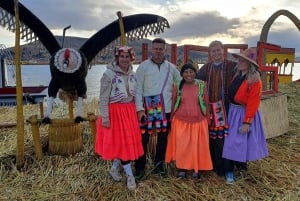 Punosta: 3-tuntinen Urosin kelluvien saarten retki