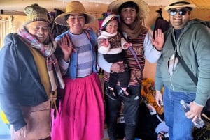 Da Puno: Tour di un giorno intero di Uros Taquile Sillustani